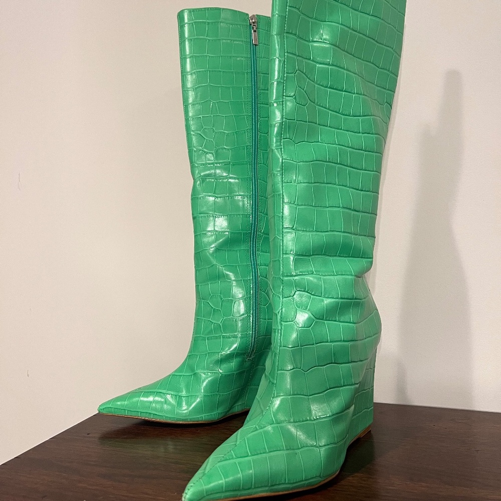 SCHUTZ Asya Up Gianni Green Croc Boots Size 9
